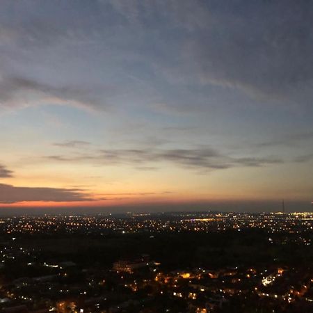 Cosmy Orchard Apartment Surabaya Kültér fotó