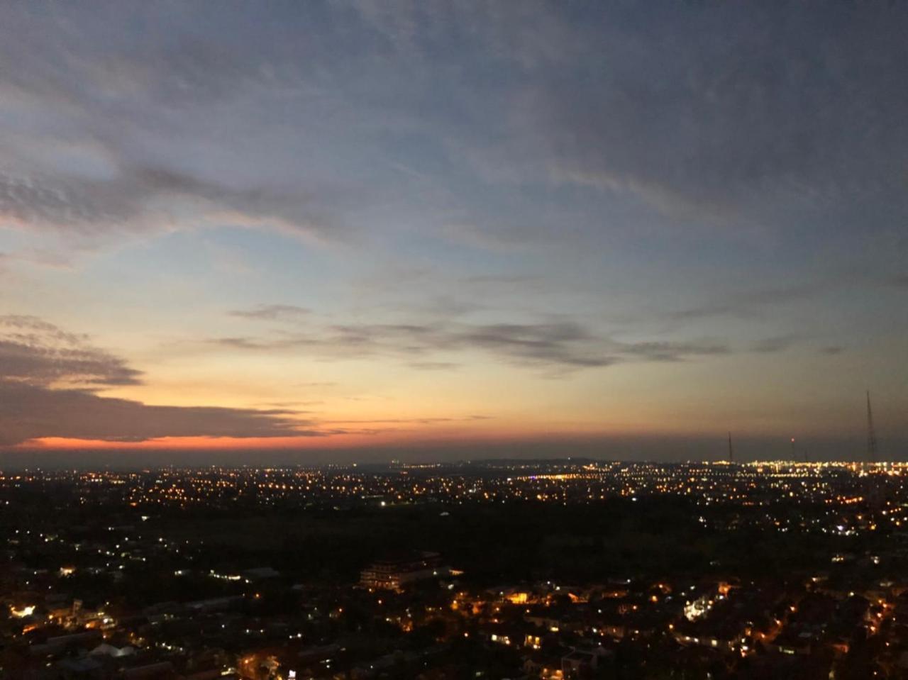 Cosmy Orchard Apartment Surabaya Kültér fotó